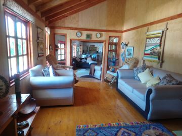 CASA ENTRE PUCON Y CURARREHUE EN 10.000 M2 DE TERRENO