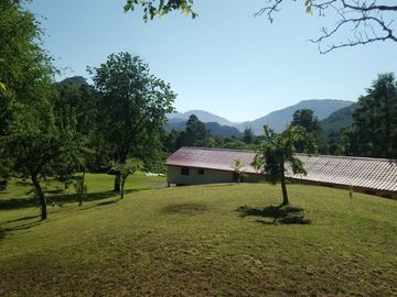 CASA ENTRE PUCON Y CURARREHUE EN 10.000 M2 DE TERRENO