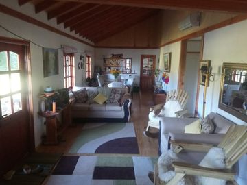 CASA ENTRE PUCON Y CURARREHUE EN 10.000 M2 DE TERRENO