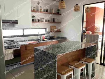 VENTA Casa sola, “Estrénela” bonita estilo contemporáneo, en cómodos desniveles.
