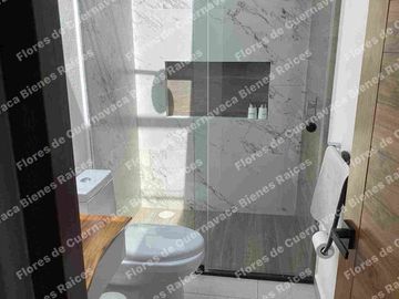 VENTA Casa sola, “Estrénela” bonita estilo contemporáneo, en cómodos desniveles.