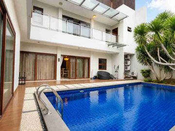 Rumah Mewah Modern 3 Lt. Di Kawasan Elit Permata Hijau Jakarta Selatan