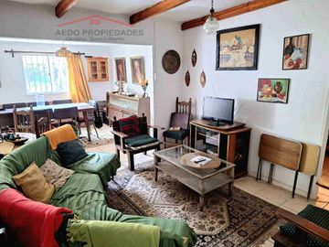 Se Vende Linda Casa Quinta de un piso, con amplio terreno, altura paradero 23, comuna de La Cruz, Región Valparaíso.