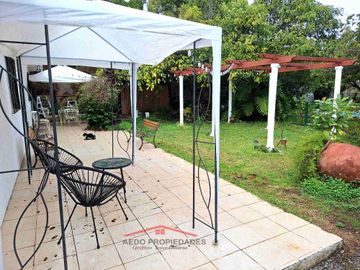 Se Vende Linda Casa Quinta de un piso, con amplio terreno, altura paradero 23, comuna de La Cruz, Región Valparaíso.