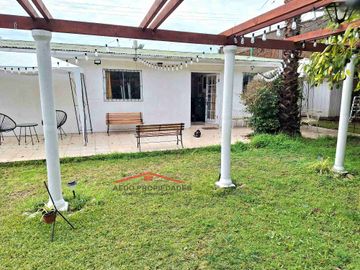 Se Vende Linda Casa Quinta de un piso, con amplio terreno, altura paradero 23, comuna de La Cruz, Región Valparaíso.