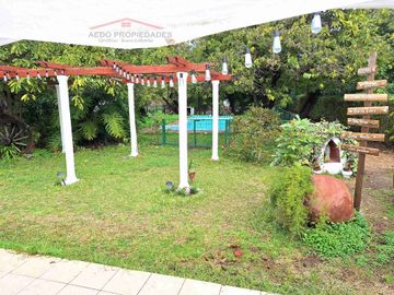 Se Vende Linda Casa Quinta de un piso, con amplio terreno, altura paradero 23, comuna de La Cruz, Región Valparaíso.