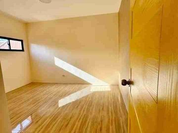 San Lorenzo Subdivision Sta. Rosa, Laguna House and Lot for Sale