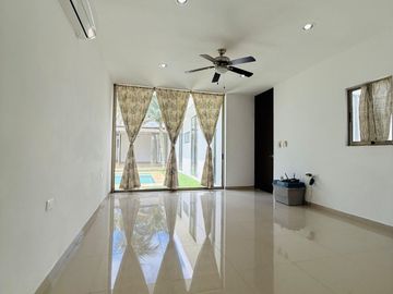 Casa en Venta de Una Planta en Esquina en Privada