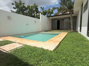 Casa en Venta de Una Planta en Esquina en Privada