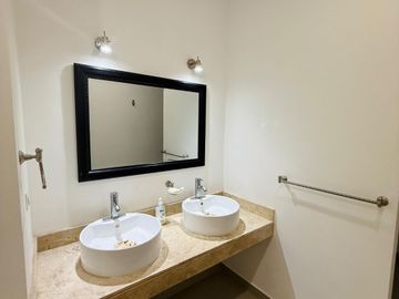 Casa en Venta de Una Planta en Esquina en Privada