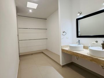 Casa en Venta de Una Planta en Esquina en Privada