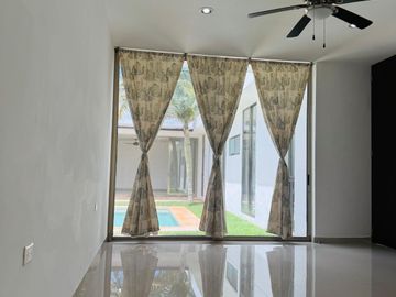 Casa en Venta de Una Planta en Esquina en Privada