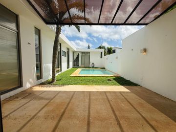 Casa en Venta de Una Planta en Esquina en Privada