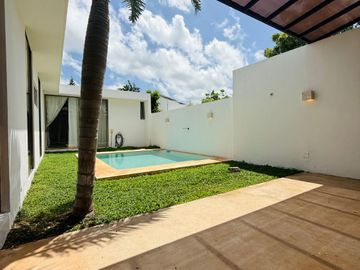 Casa en Venta de Una Planta en Esquina en Privada