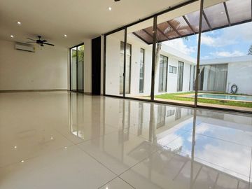Casa en Venta de Una Planta en Esquina en Privada