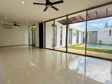 Casa en Venta de Una Planta en Esquina en Privada