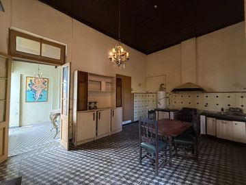 CASA CORTE ANTIGUA EN VENTA CENTRO DE TANDIL