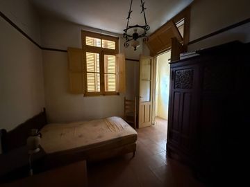 CASA CORTE ANTIGUA EN VENTA CENTRO DE TANDIL