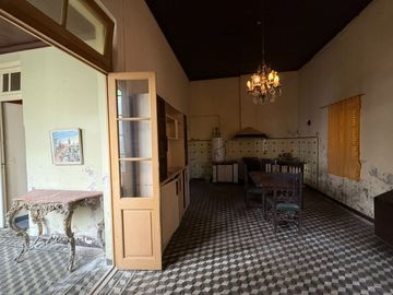 CASA CORTE ANTIGUA EN VENTA CENTRO DE TANDIL