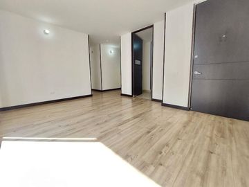 LINDO APARTAMENTO CON PARQUEADERO PROPIO CUBIERTO Y EXCELENTE UBICACION