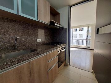 LINDO APARTAMENTO CON PARQUEADERO PROPIO CUBIERTO Y EXCELENTE UBICACION
