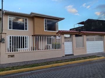 SE ARRIENDA HERMOSA CASA SECTOR SAN PEDRO DE TABOADA – VALLE DE LOS CHILLOS