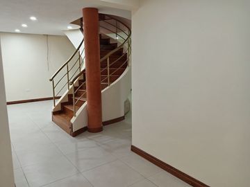 SE ARRIENDA HERMOSA CASA SECTOR SAN PEDRO DE TABOADA – VALLE DE LOS CHILLOS