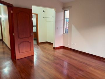 SE ARRIENDA HERMOSA CASA SECTOR SAN PEDRO DE TABOADA – VALLE DE LOS CHILLOS