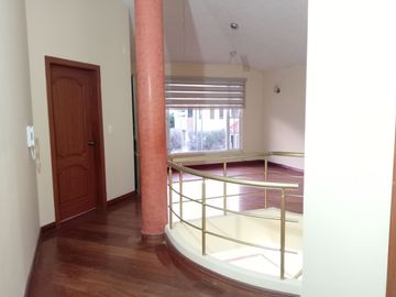 SE ARRIENDA HERMOSA CASA SECTOR SAN PEDRO DE TABOADA – VALLE DE LOS CHILLOS