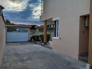SE ARRIENDA HERMOSA CASA SECTOR SAN PEDRO DE TABOADA – VALLE DE LOS CHILLOS