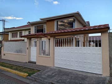 SE ARRIENDA HERMOSA CASA SECTOR SAN PEDRO DE TABOADA – VALLE DE LOS CHILLOS