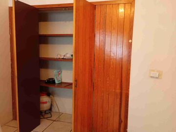 Casa con departamento y local en esquina