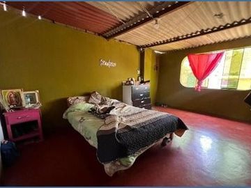 🏡 ¡Ocasión en Chaclacayo! Venta de casa con gran terreno y construcción sólida – Ideal para inversión