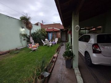 Casa en Villa Club con parque y pileta
