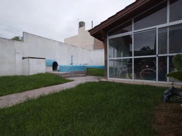 Casa en Villa Club con parque y pileta