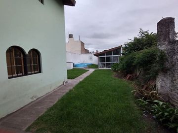 Casa en Villa Club con parque y pileta