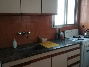 CASA AMERICANA CON LOTE - BIEN UBICADA