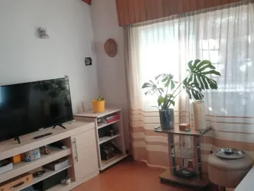 CASA AMERICANA CON LOTE - BIEN UBICADA