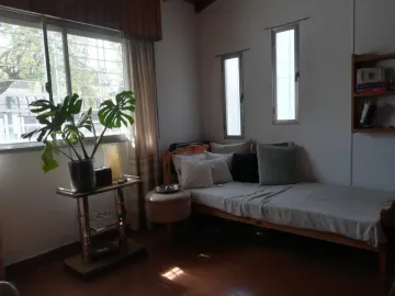 CASA AMERICANA CON LOTE - BIEN UBICADA