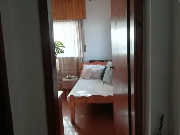 CASA AMERICANA CON LOTE - BIEN UBICADA