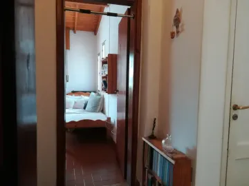 CASA AMERICANA CON LOTE - BIEN UBICADA