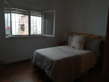 CASA AMERICANA CON LOTE - BIEN UBICADA