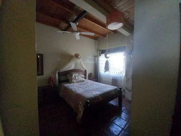 CASA CON PARQUE, Y CÁLIDOS AMBIENTES