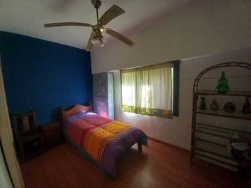 CASA CON PARQUE, Y CÁLIDOS AMBIENTES