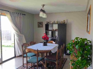 Gran Oportunidad en Totoralillo: Terreno con Casa Principal y Cabañas de Arriendo