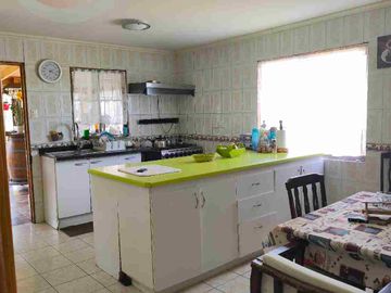 Gran Oportunidad en Totoralillo: Terreno con Casa Principal y Cabañas de Arriendo