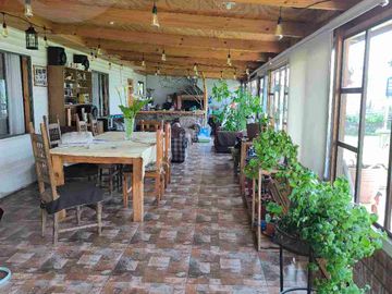 Gran Oportunidad en Totoralillo: Terreno con Casa Principal y Cabañas de Arriendo