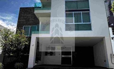 CASA EN VENTA CLISTER TERRANOVA LOMAS DE ANGELOPOLIS  AMUEBLADA a un lado de SONATA