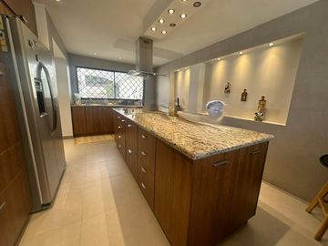 SE  RENTA CASA DE LUJO EN MONTESERRÍN  Exclusiva Casa en Campo Alegre – Monteserrín, Quito  📍 Ubicación privilegiada cerca de la Academia Coto