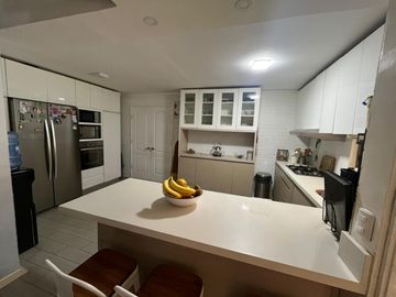 Casa Remodelada con Piscina en Excelente Estado, Quilicura.